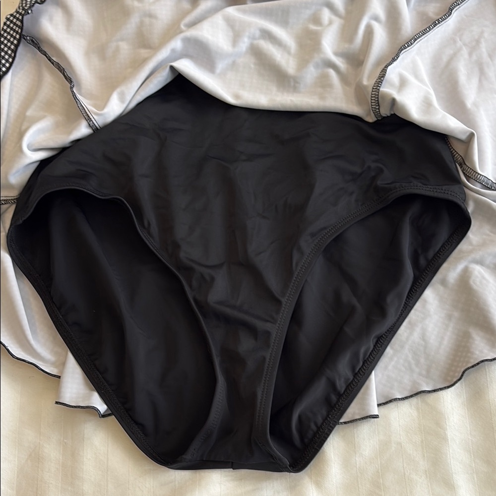Dippin' Daisy's Black and White One Piece Swimsuit - Picture 6 of 10